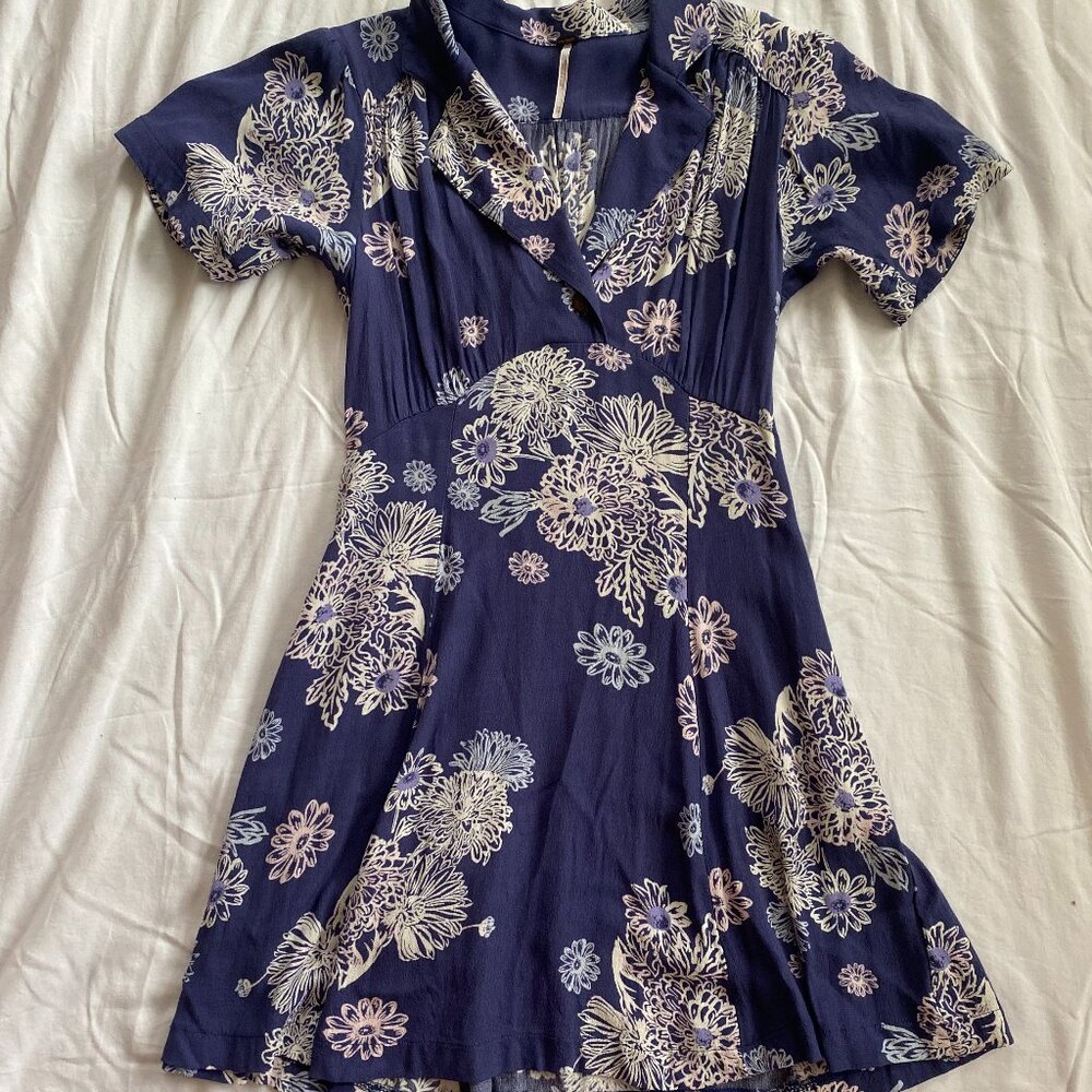 Free People Sun Dress Blue Floral with collar and buttons, Size:XS.